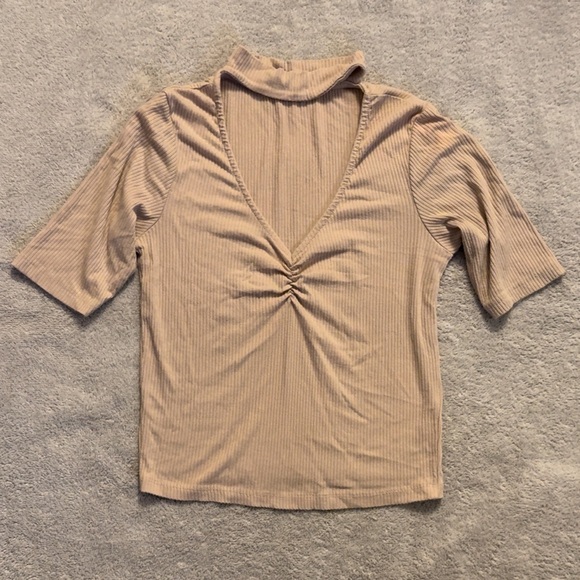 Stradivarius - Cute choker crop-top in beige - Picture 2 of 4